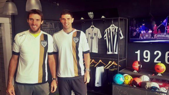 Los campeones de la Davis juegan un partido en ladrillo albinegro