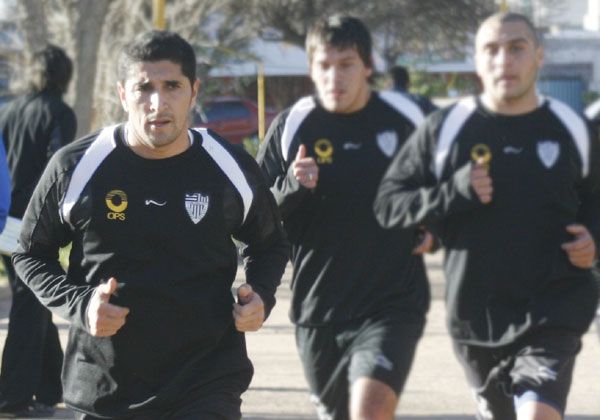 A la playa, pero ni hablar de tomarse vacaciones para el plantel de Cipolletti