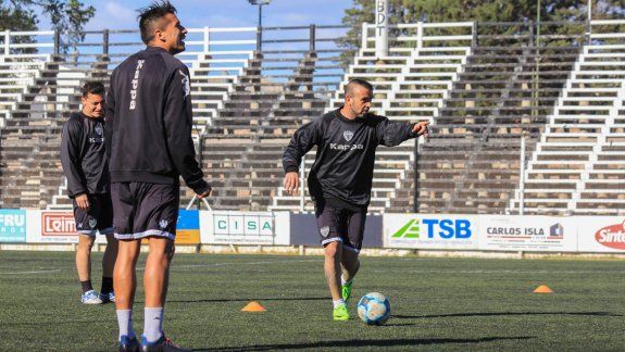 Vilce, el capitán de Cipo ante la ausencia de Medina, que sigue adelante con su rehabilitación de la fractura. El Albinegro necesita ganar en casa.