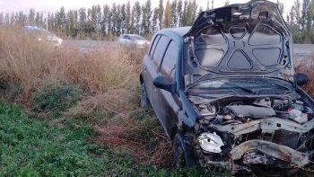 se llevo puesto los tachos de la ruta 22, volco y esta internado se llevo puesto los tachos de la ruta 22, volco y esta internado