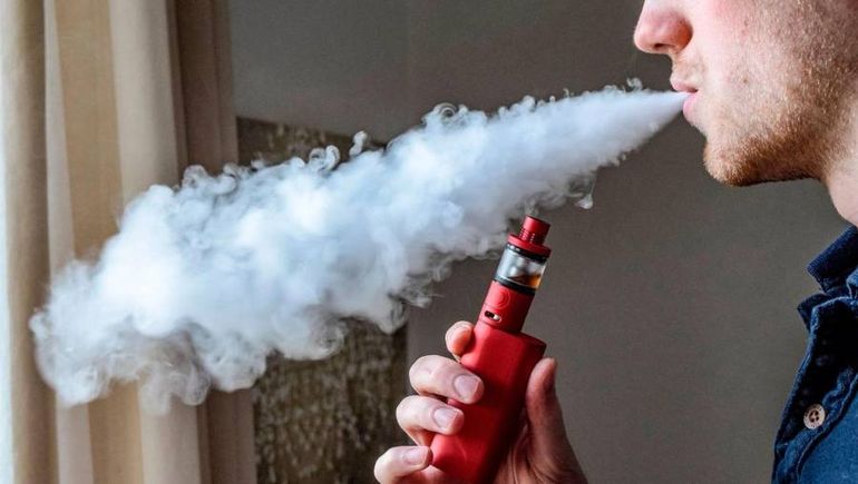 El proyecto fue presentado debido al consumo de vapeadores que se incrementó de forma exponencial y atribuyó ese avance a estrategias de marketing engañosas que minimizan los efectos perjudiciales para la salud. El proyecto fue presentado debido al consumo de vapeadores que se incrementó de forma exponencial y atribuyó ese avance a estrategias de marketing engañosas que minimizan los efectos perjudiciales para la salud.