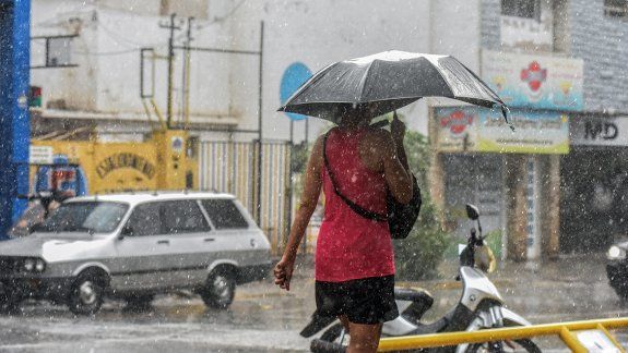 Una tormenta de lluvia le pone pausa al veranito