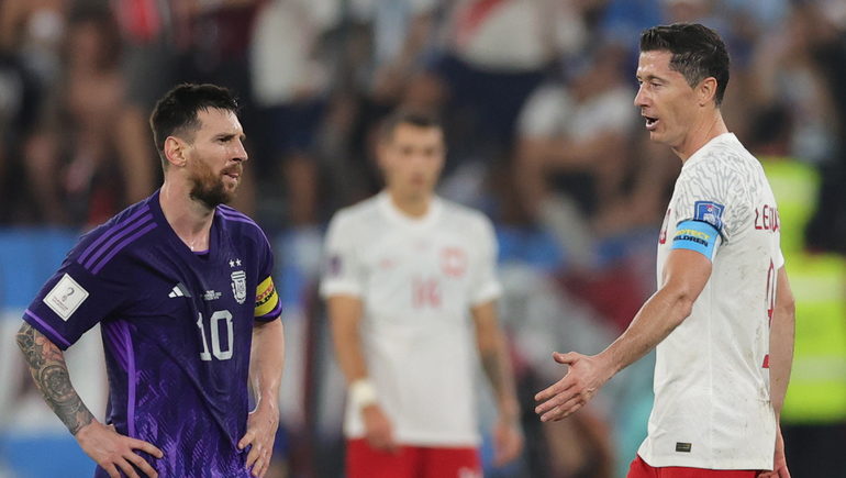 El tenso cruce entre Messi y Lewandowski: el duelo lo ganó La Pulga