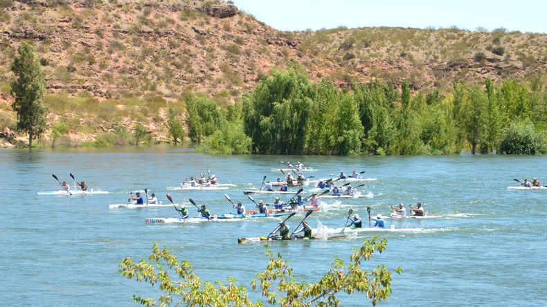 La Rgeata Internacional del Río Negro partirá desde Neuquén. Fotografía: Antonio Spagnuolo. 