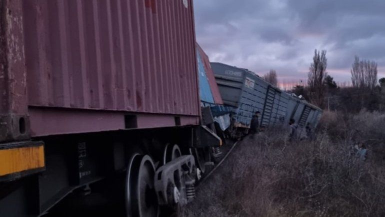 Susto en Chimpay: descarriló un tren de carga que venía al Alto Valle