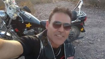 buscan en toda la region a un conocido motociclista
