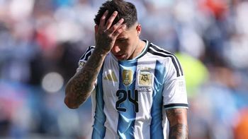 No se vio en TV: el impactante gesto de Enzo Fernández con sus compañeros por su expulsión en la final | LMCipolletti.com No se vio en TV: el impactante gesto de Enzo Fernández con sus compañeros por su expulsión en la final