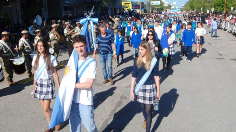 Miles de cipoleños salieron a la calle a celebrar el cumple de la ciudad