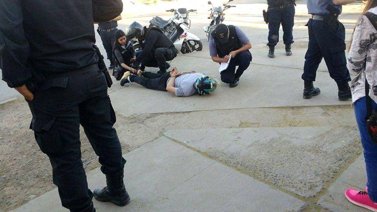 Intentaron linchar a un motochorro que le arrebató la cartera a una mujer