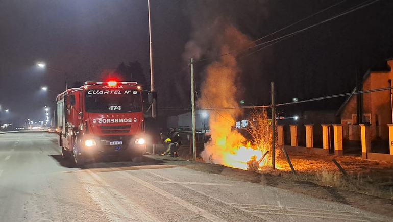 Perdió el control y volcó en Ruta 22: murió calcinado