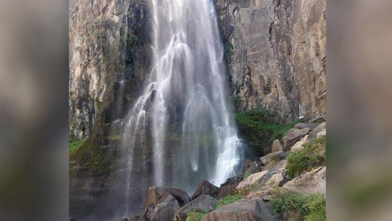 La figura de Cristo sorprendió a turistas en la cascada La Fragua