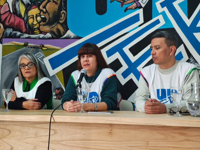 De izquierda a derecha: María Castañeda, Silvana Inostroza y Gustavo Cifuentes.