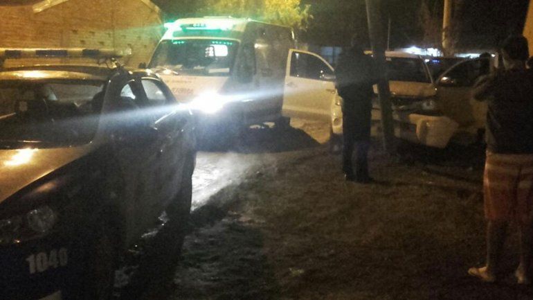 Lo apuñalaron y chocó contra un poste cuando iba al hospital
