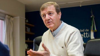 El intendente se mostró preocupado por cómo el petróleo afecta a la producción: Es incompatible, aseguró. 