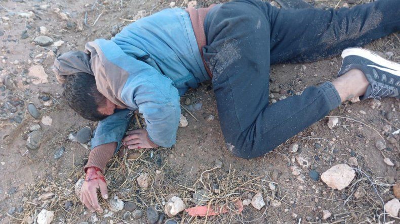 Imágenes sensibles: vecinos le dieron una paliza a un ladrón de viviendas