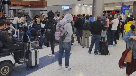 Pánico en un vuelo de United con 300 argentinos a bordo
