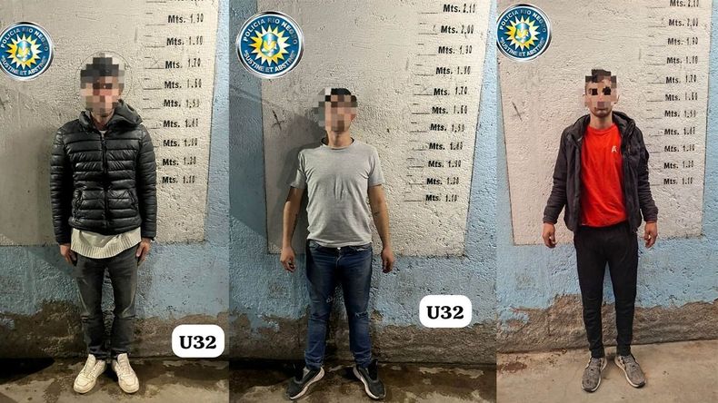 Los tres detenidos en el interior de un departamento del barrio La Paz, donde constataron el faltante de un televisor y dos termos. | LMCipolletti.com Los tres detenidos en el interior de un departamento del barrio La Paz, donde constataron el faltante de un televisor y dos termos.