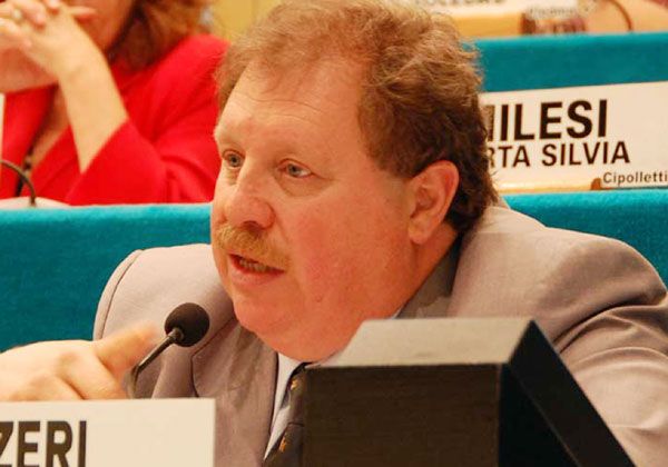 Lázzeri también se opone a alinearse con los K