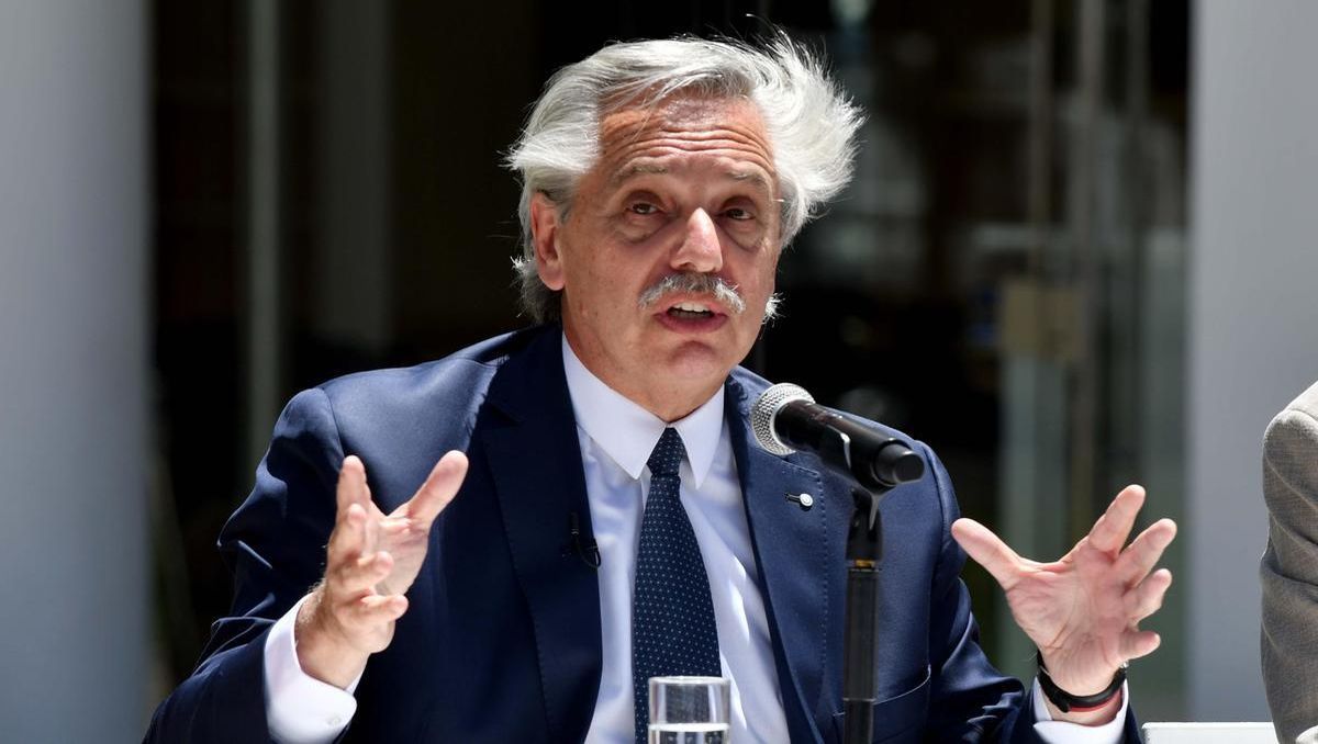 Las redes sociales se llenan de memes tras el anuncio de Alberto Fernández