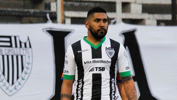 Herrera viene de jugar el Federal A con Huracán Las Heras. Se sumó desde el primer día y será el 9 en el arranque del próximo torneo para Cipolletti.