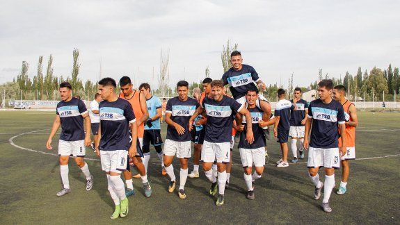 La Amistad tuvo su cierre de año perfecto en casa