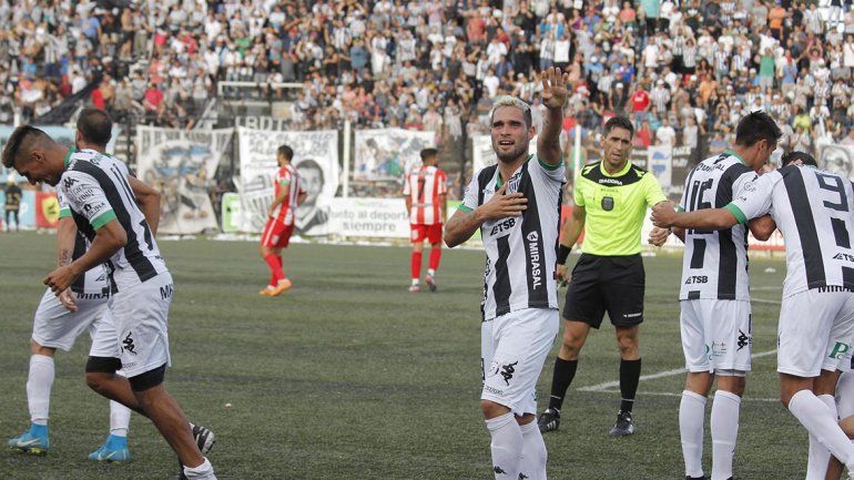 La Visera de fiesta: Cipolletti se aferró a la categoría con una goleada a Rivadavia