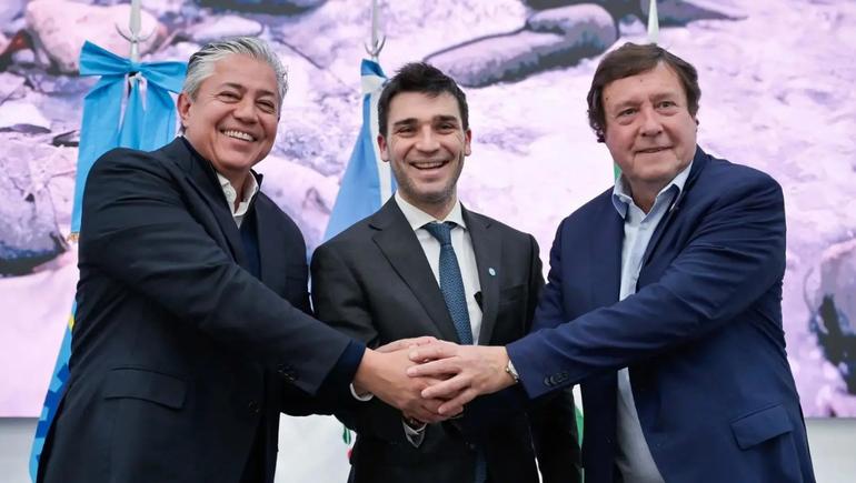 Rolando Figueroa (Neuquén), Ignacio Torres (Chubut) y Alberto Weretilneck (Río Negro).