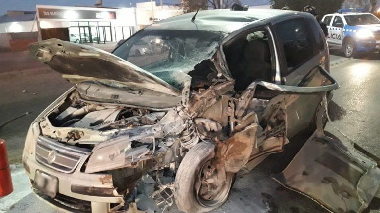 Un auto chocó con un camión en Plaza Huincul: hay una persona herida