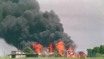 a 30 anos del apocalipsis de waco: el incendio en un secta que mato a 20 ninos
