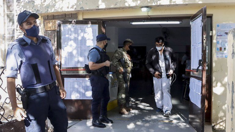 Así comenzaron las elecciones legislativas en las escuelas cipoleñas 