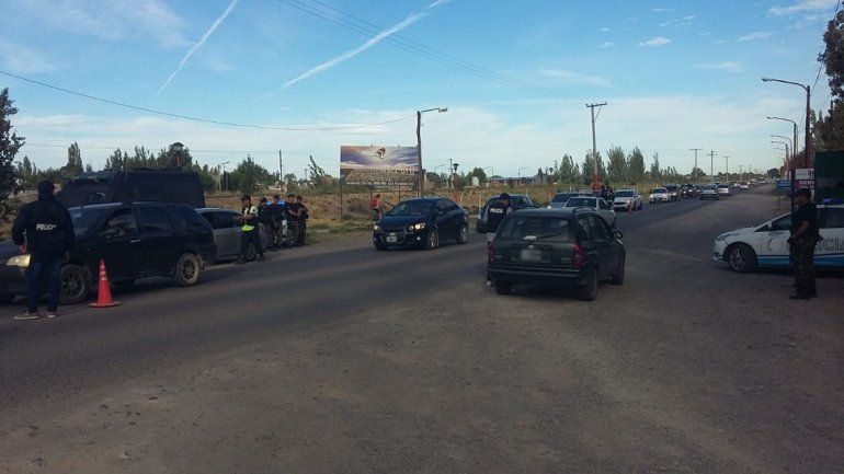 Intentó escapar de un control y pasó la noche tras las rejas