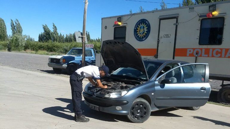 Una mujer intentó cruzar el control del tercer puente con un auto robado