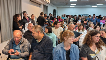 Cerca de 200 comerciantes se reunieron en Cinco Saltos para exigir la derogación de ordenanzas municipales.&nbsp;