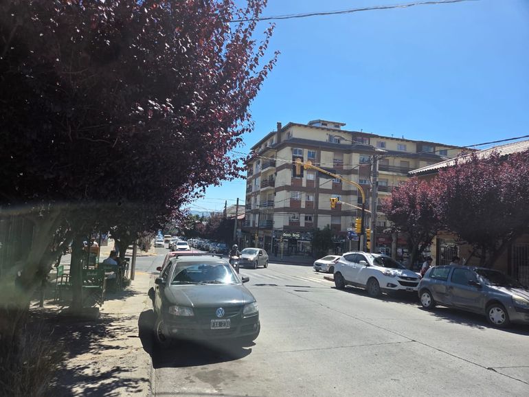 El robo tuvo lugar en la calle Onelli esquina Gallardo, en pleno centro de Bariloche. 