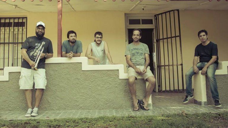 Andrada y La Desorquesta Shoshafui subirán a escena esta noche.