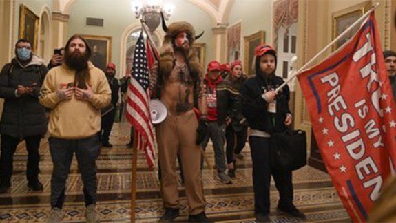 Partidarios de Trump ingresaron al Congreso en un día clave