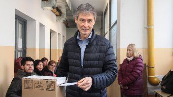 el candidato a intendente por el fpv, luis bardeggia, emitio su voto
