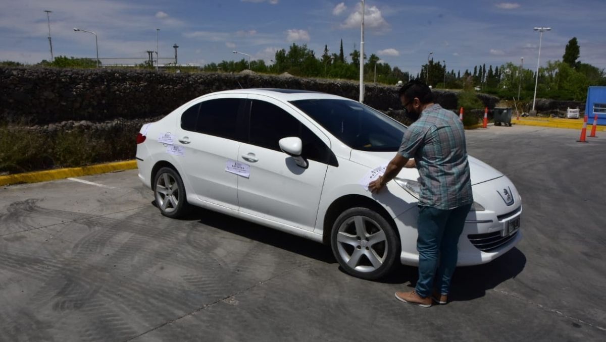 Agarraron in fraganti a remisero trucho: ofrecía sus servicios por Face