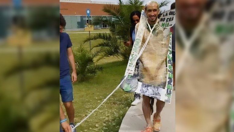 El estudiante que se disfrazó de víctima de femicidio deberá rehacer su tesis