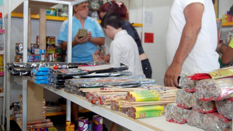 El Municipio inicia la fiscalización sobre venta ilegal de pirotecnia en Cipolletti. | LMCipolletti.com El Municipio inicia la fiscalización sobre venta ilegal de pirotecnia en Cipolletti.
