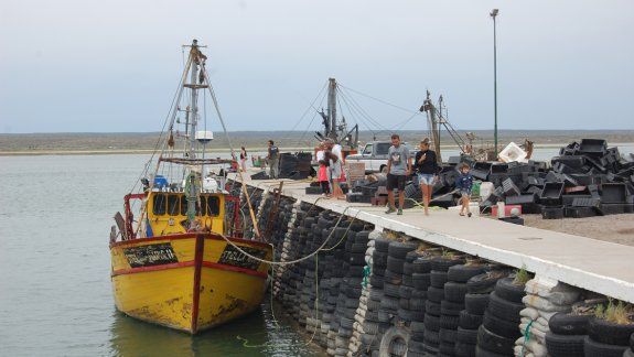 El muelle de San Antonio tiene un gran interés turístico, principalmente para quienes desconocen la actividad portuaria.