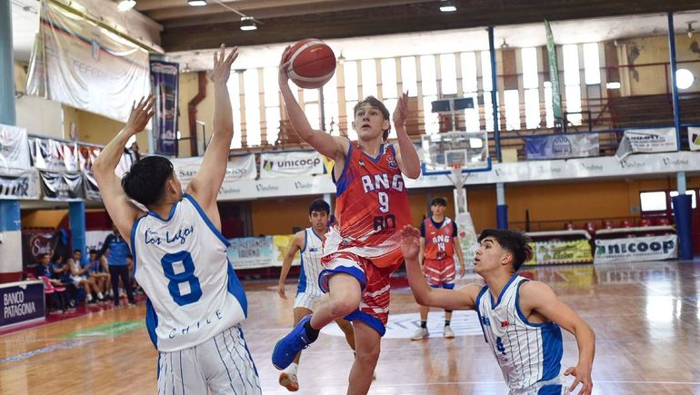 Los varones del básquet se subieron al podio de los Juegos de la Araucanía 2023.
