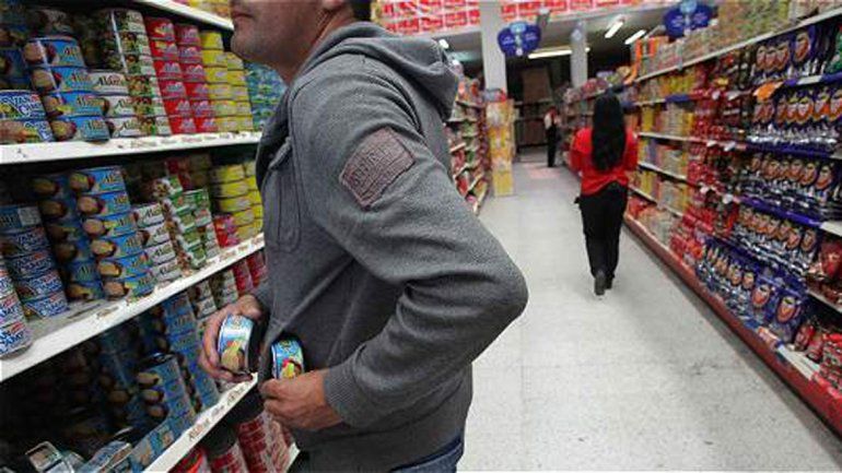 Insólito: intentaron llevarse una picadita gratis pero las atraparon infraganti