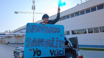 La alegría de Samuelito, que regresó a Cipolletti y se reencontró con su gente.