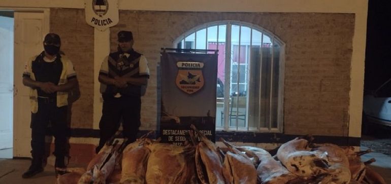 Decomisaron más de 20 ovejas faenadas llevadas en un camión.&nbsp;