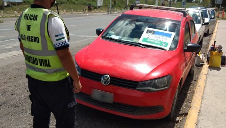 Intentó pasar por el Tercer Puente con un auto que era buscado por la Justicia