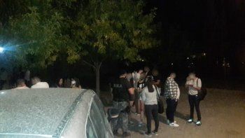detuvieron a dos jovenes en un festejo clandestino  