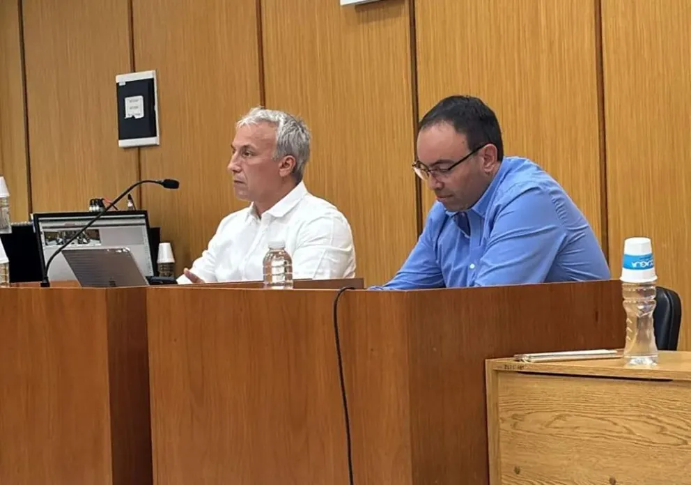 El anestesiólogo fue asignado al hospital de Roca y la directora tomó una decisión drástica.