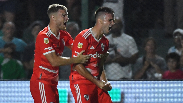 River se subió a la punta con una victoria ante Sarmiento