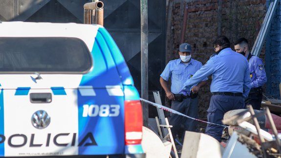 Hallaron restos óseos enterrados en el patio de la casa donde vivió un militar